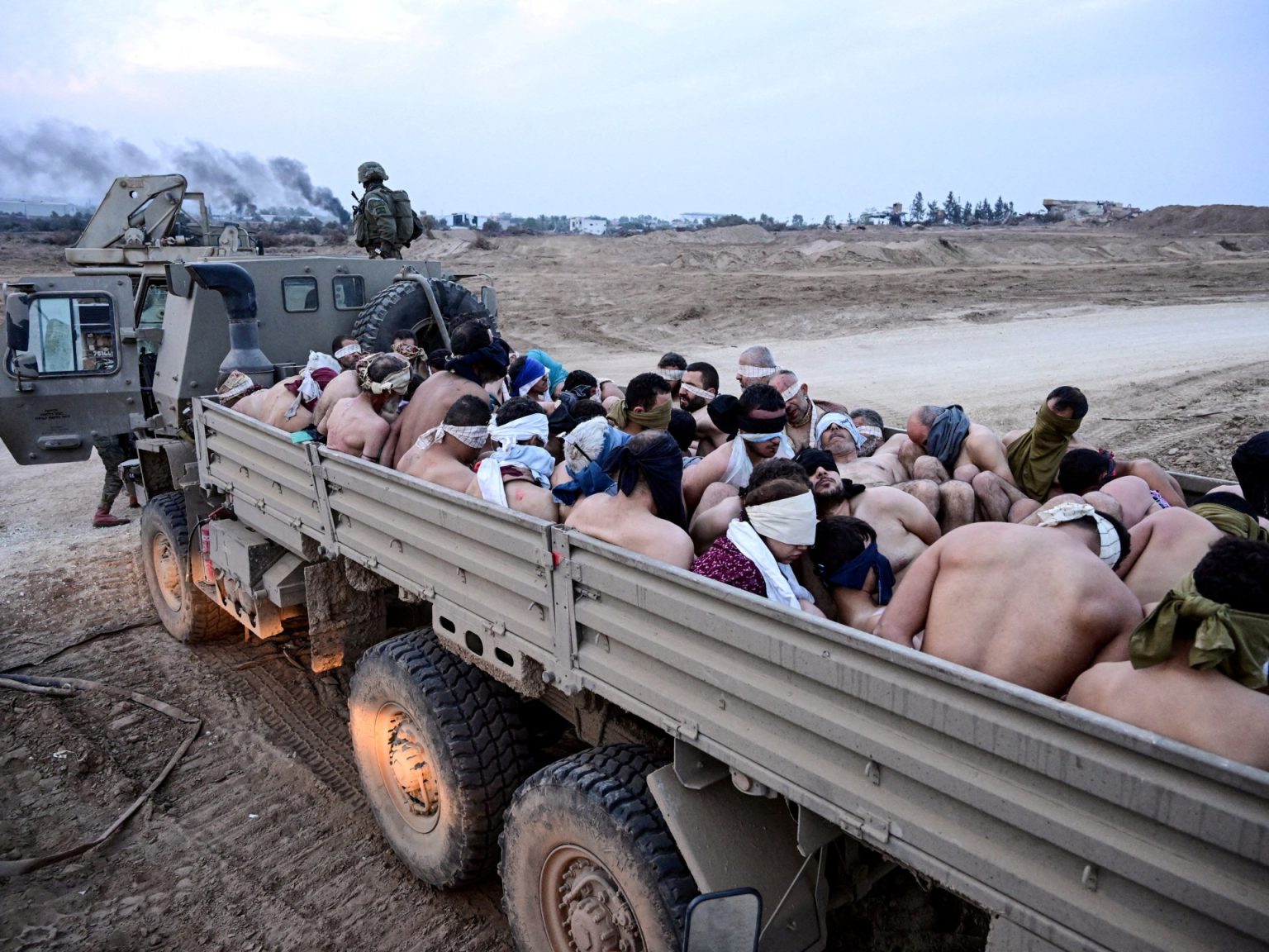 الجرب يفتك بمئات الأسرى الفلسطينيين في سجن إسرائيلي
