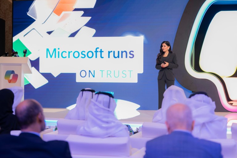 مايكروسوفت تعزز استثماراتها في دولة قطر وتوسّع مراكزها للبيانات السحابية لتسريع الابتكار في مجال الذكاء الاصطناعي المصدر : microsoft