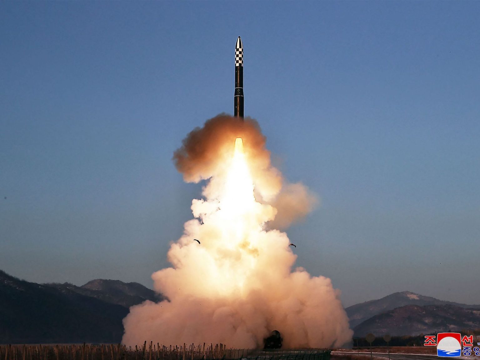 بيونغ يانغ: أكملنا تجربة أقوى صاروخ في العالم