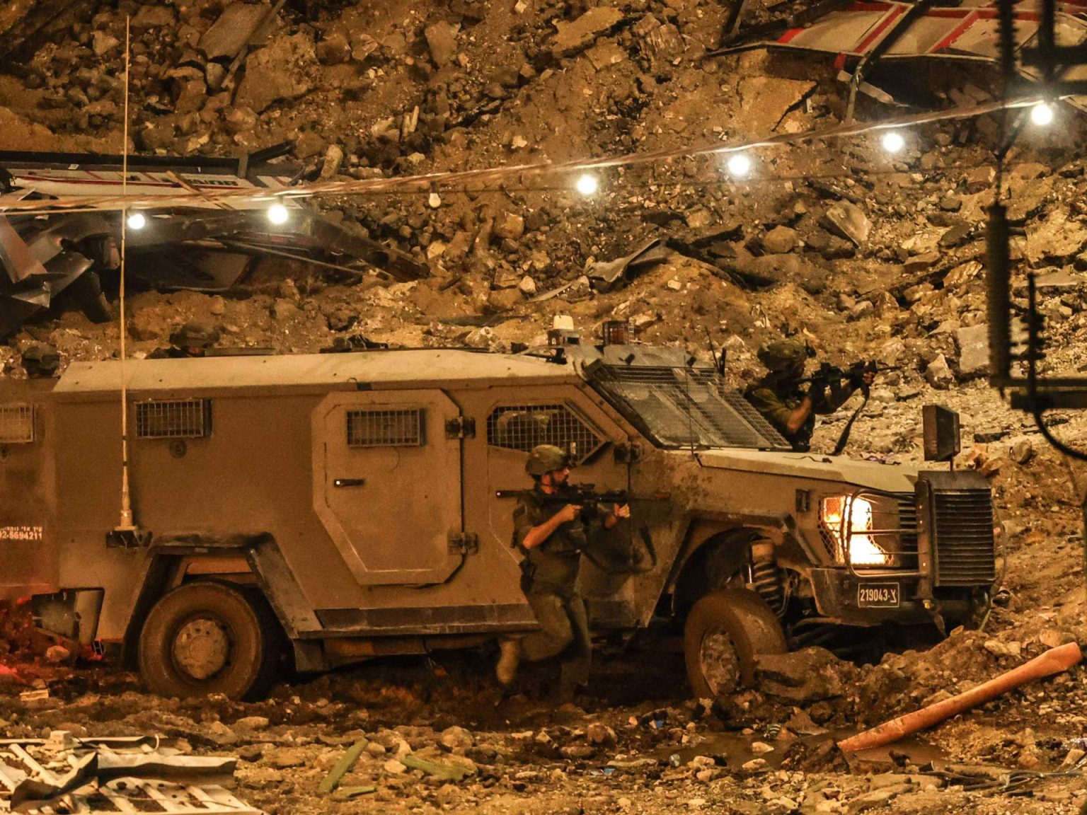 الاحتلال يواصل اقتحاماته الليلية في قلقيلية والخليل