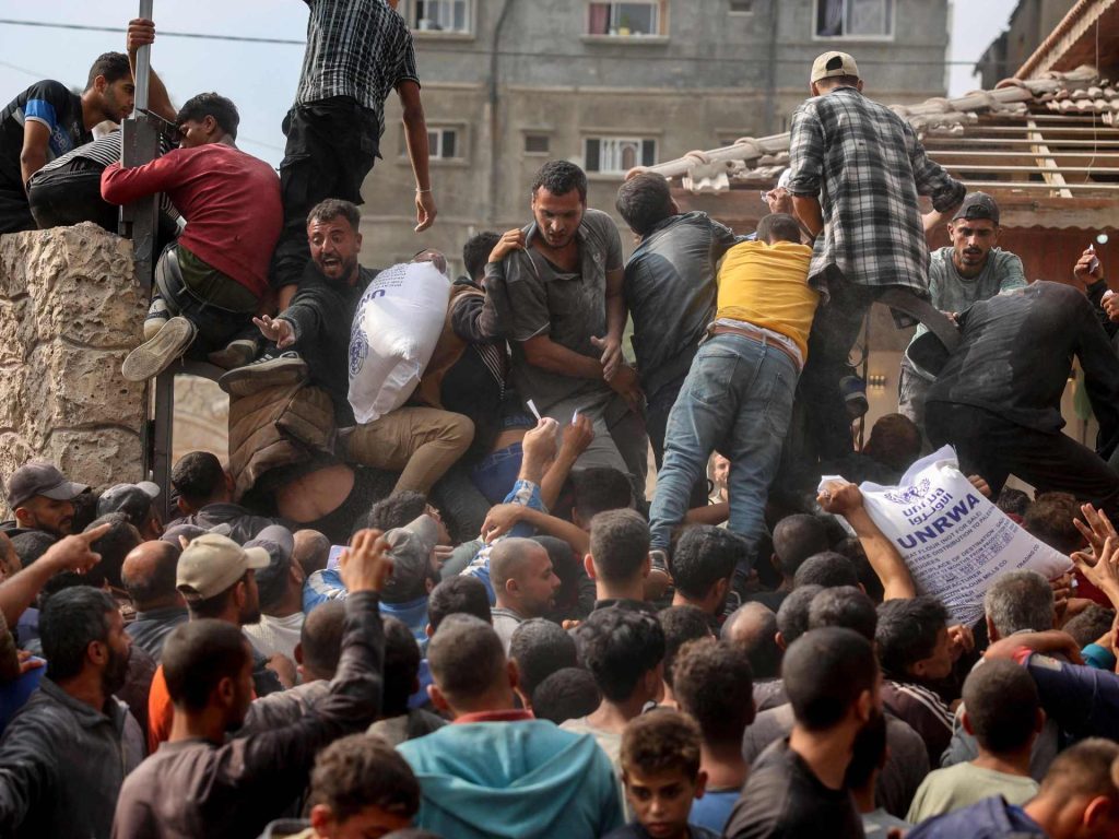 هل يدعم الاحتلال عصابات سرقة المساعدات في غزة؟