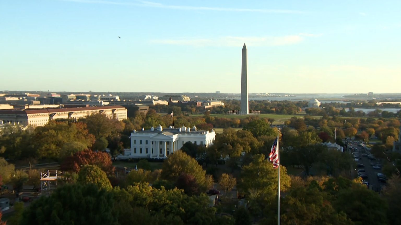 سباق البيت الأبيض يحتدم والولايات المتأرجحة في الواجهة