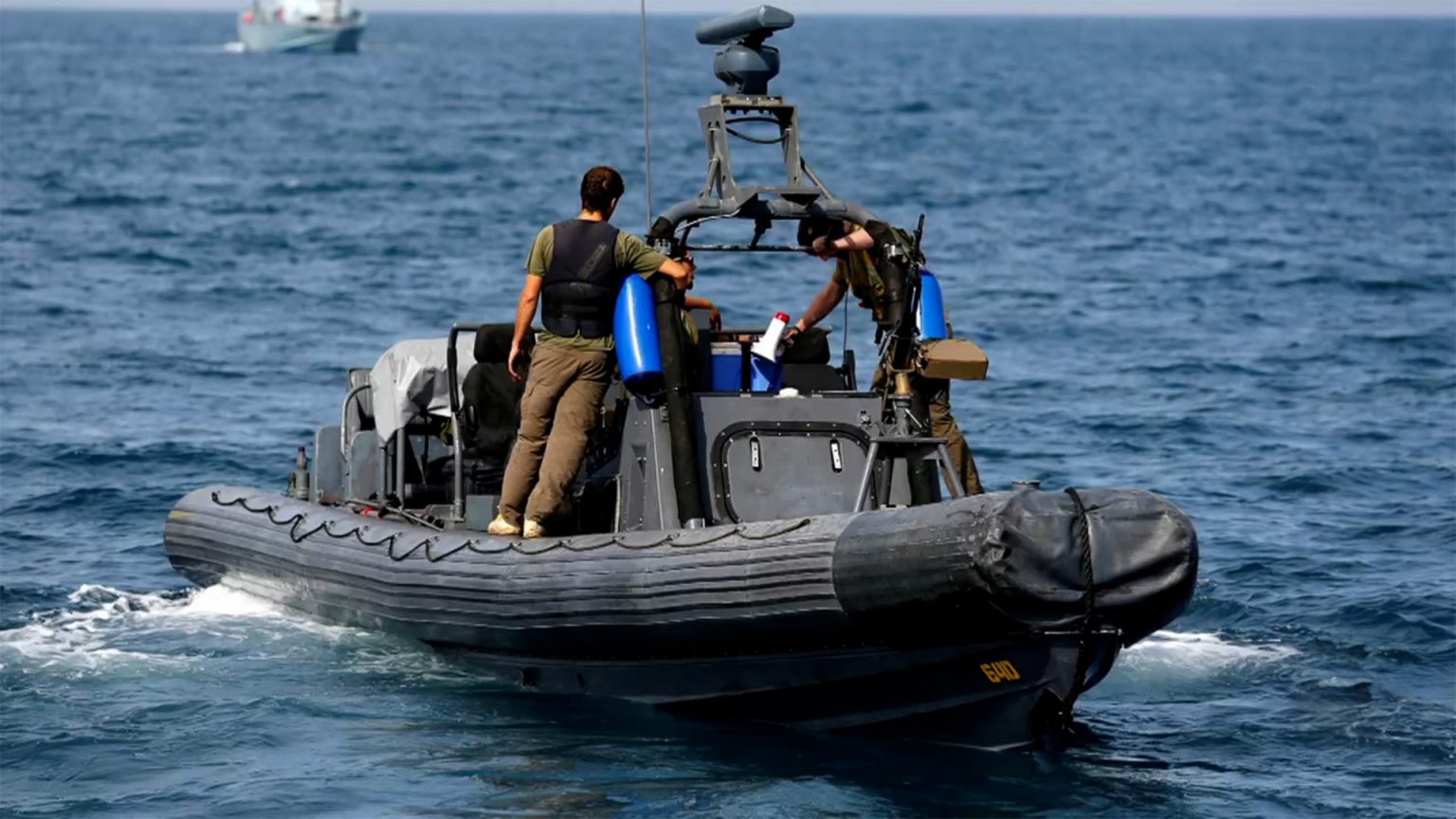 أين الجيش اللبناني؟ مغردون يتساءلون بعد اختطاف القبطان أمهز