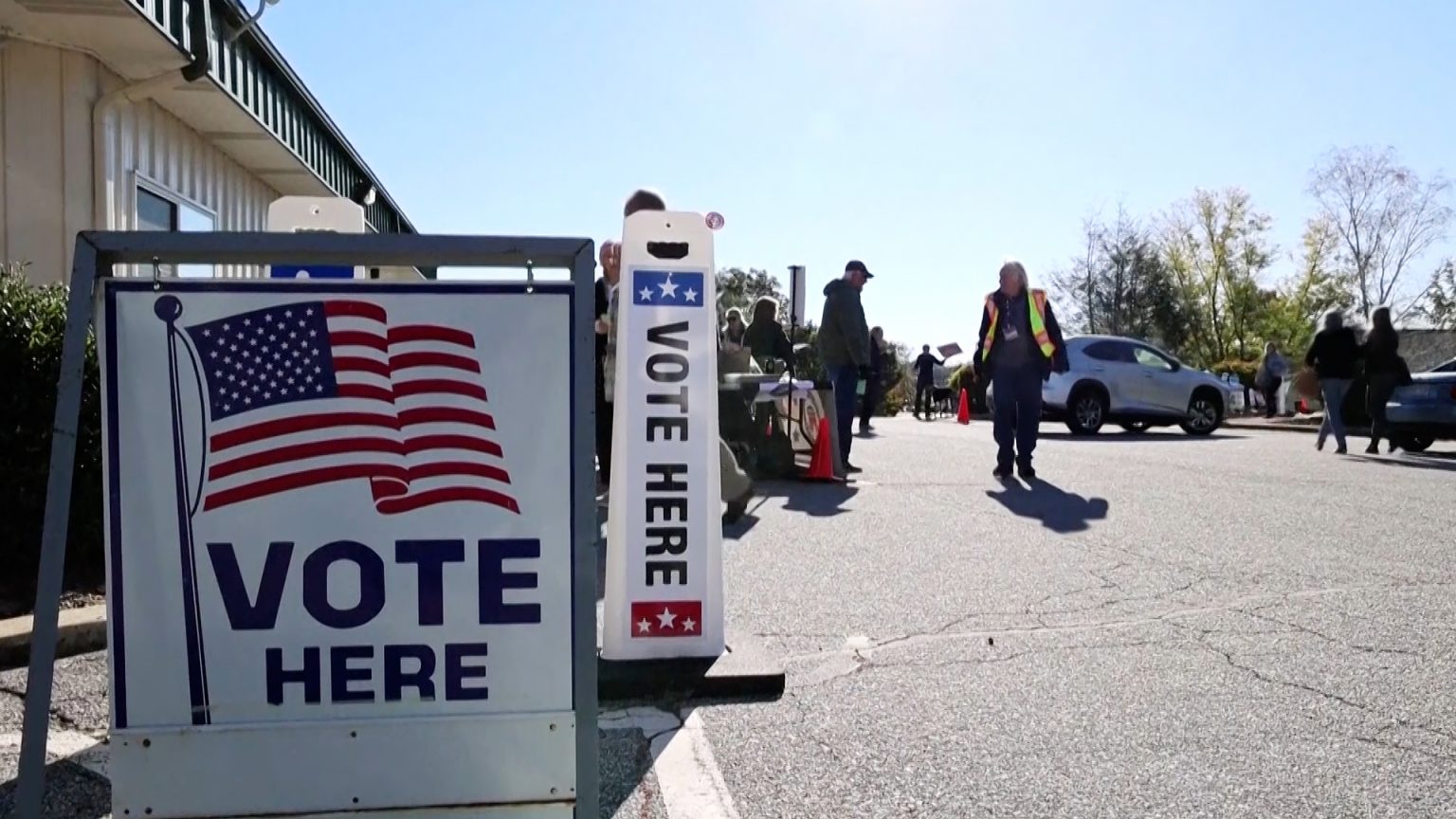 بنسلفانيا آخر محطات هاريس وترامب يصوت في فلوريدا