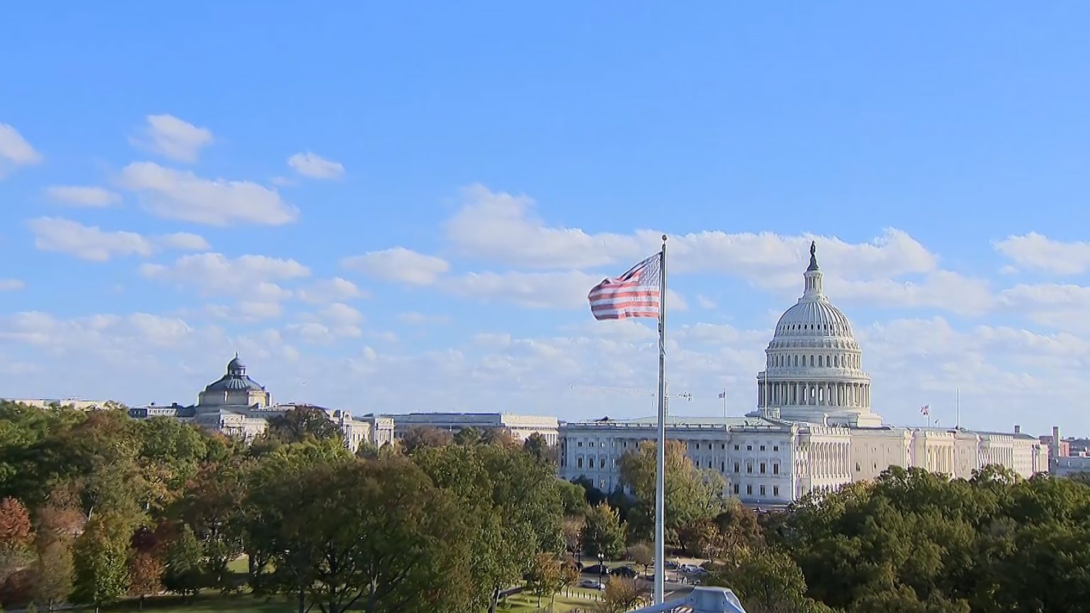 في ظل حظوظهما المتقاربة.. هاريس وترامب يتسابقان لاستمالة الناخبين باللحظات الأخيرة