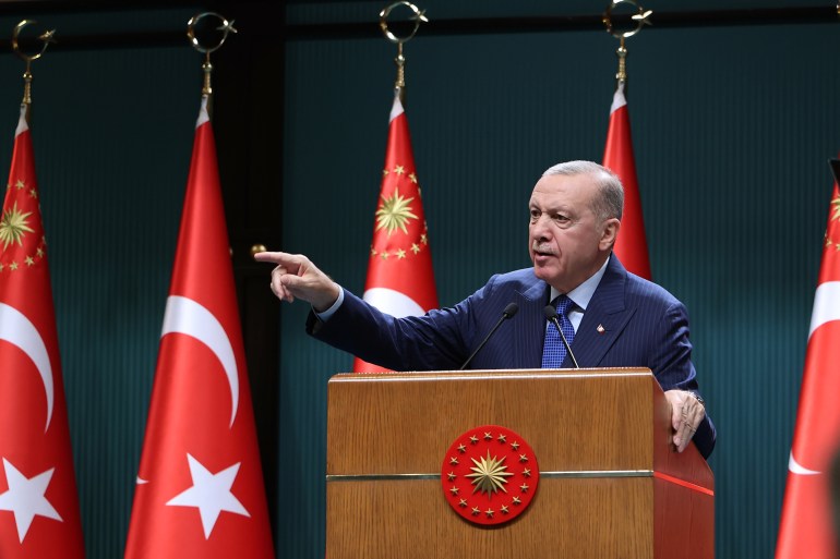 Cumhurbaşkanı Recep Tayyip Erdoğan, Cumhurbaşkanlığı Külliyesi'nde gerçekleşen Kabine Toplantısı'nın ardından açıklamalarda bulundu. ( TCCB / Murat Çetinmühürdar - Anadolu Ajansı )