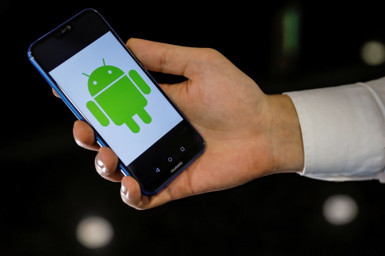 An Android logo is displayed on a Huawei smartphone in this illustration picture May 20, 2019. REUTERS/Marko Djurica/Illustration