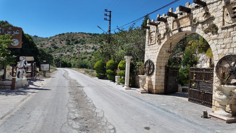 المنتزهات في محمية وادي الحجير الطبيعية خالية من روّادها بسبب وضع المحمية الصعب (الجزيرة) 2