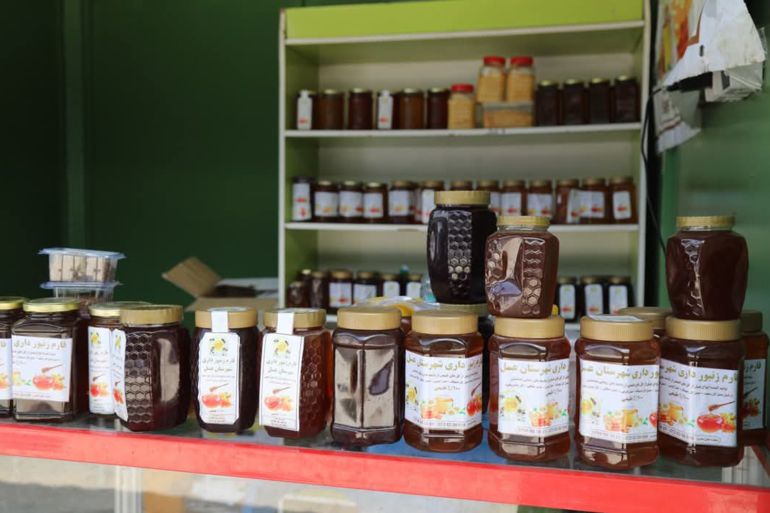 منتجات العسل في سوق محلي في ولاية هرات غرب أفغانستان
