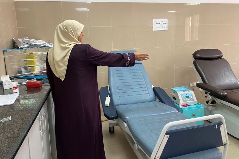 تشير الدكتورة صوفيا زعرب لظاهرة عزوف الشباب عن التبرع بالدم بسبب المجاعة وسوء التغذية