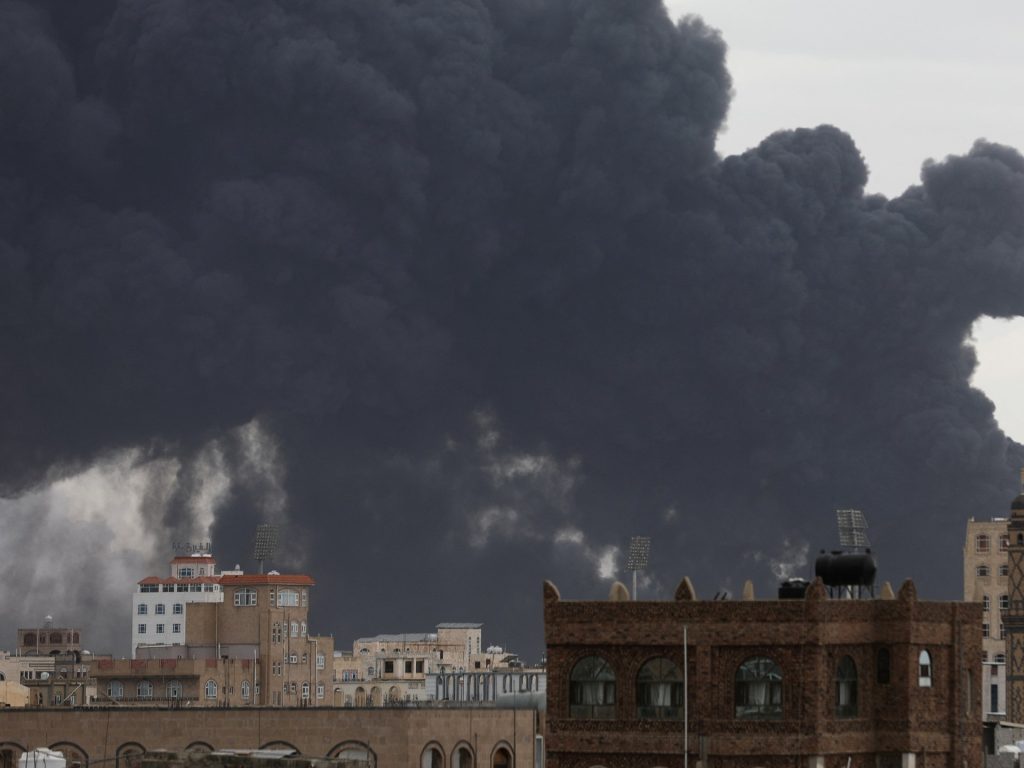 إلى أين يتجه التصعيد بين إسرائيل والحوثيين بعد الضربات المتبادلة؟