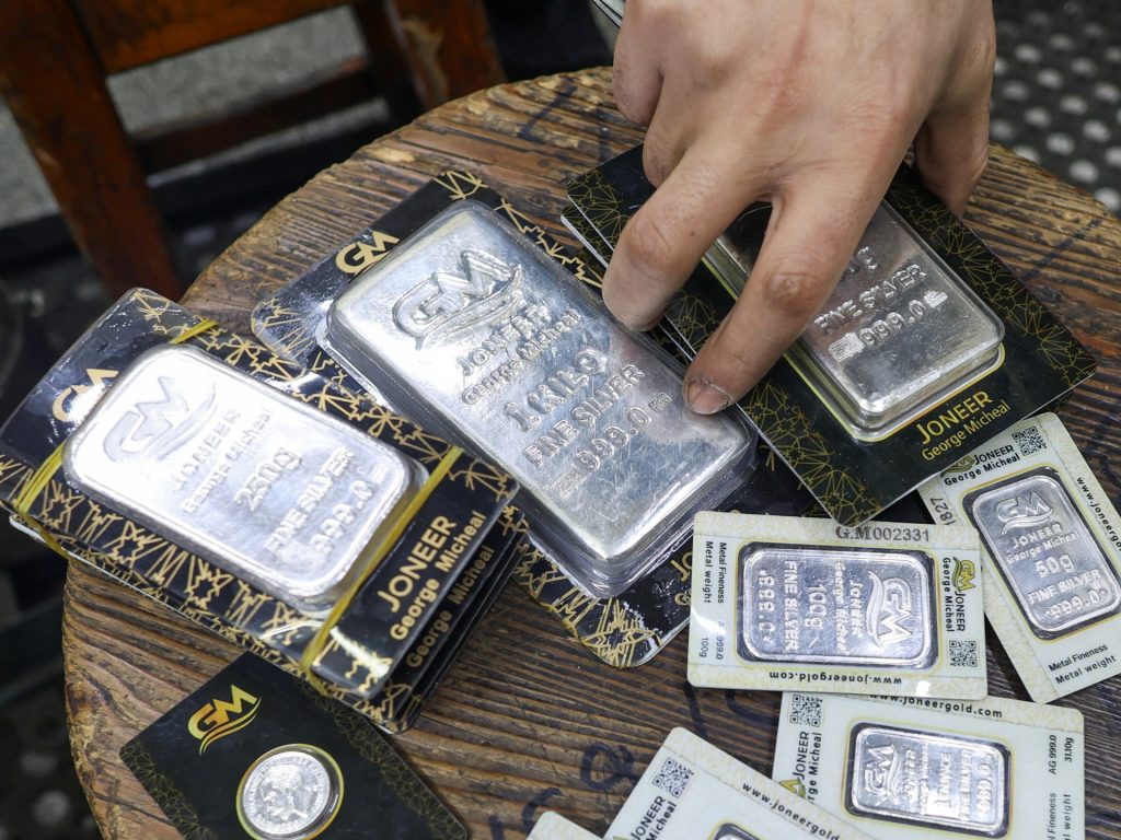 تعرف على تاريخ الفضة وعلاقتها بالذهب