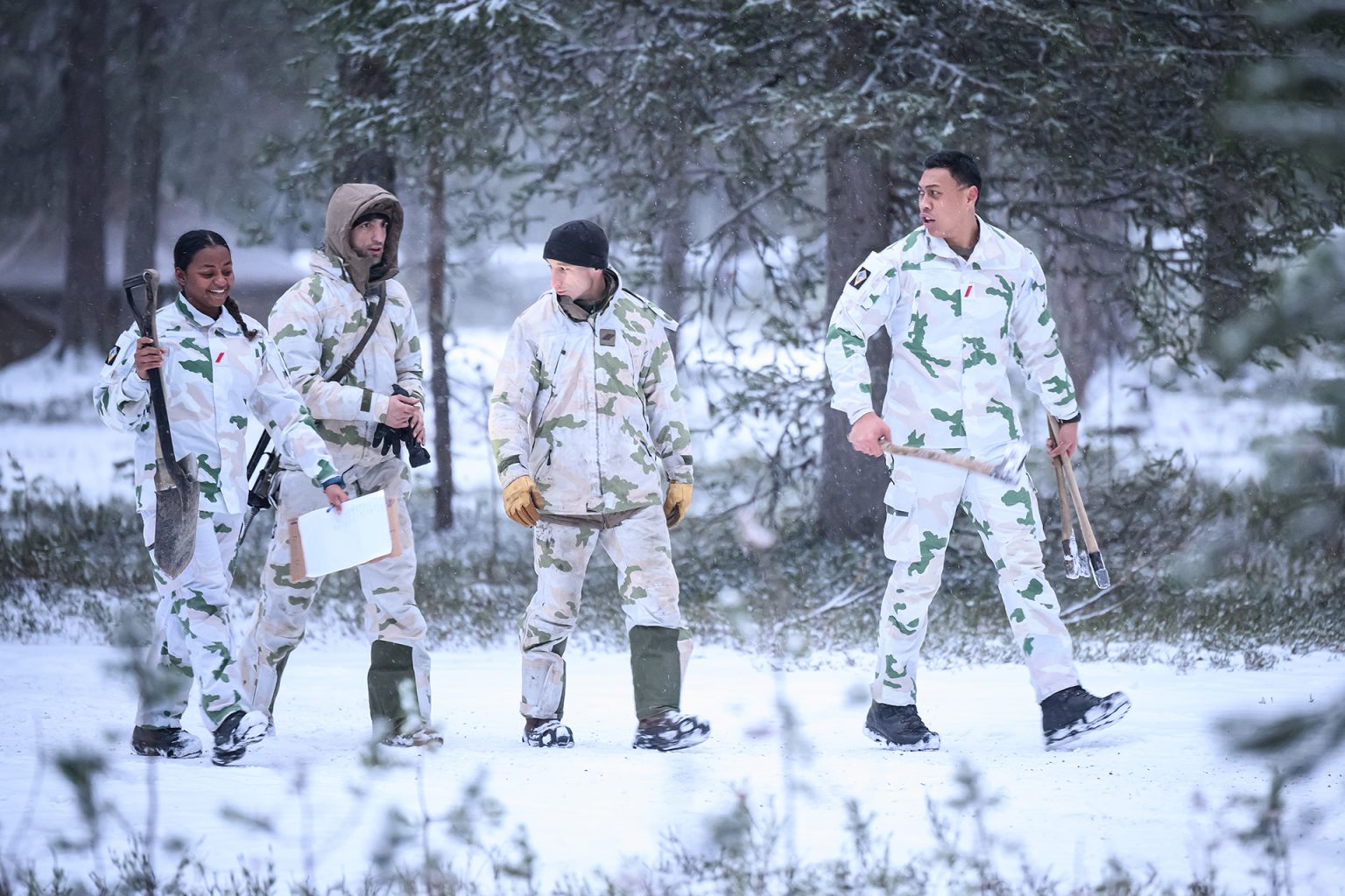 روسيا تنشر قوات قتالية وجواسيس على طول حدودها مع فنلندا