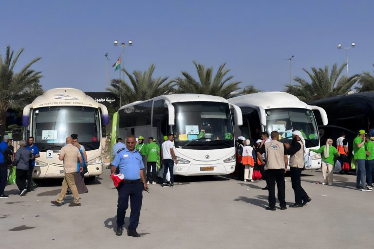 القدس.. ألف فلسطيني يغادرون لأداء فريضة الحج