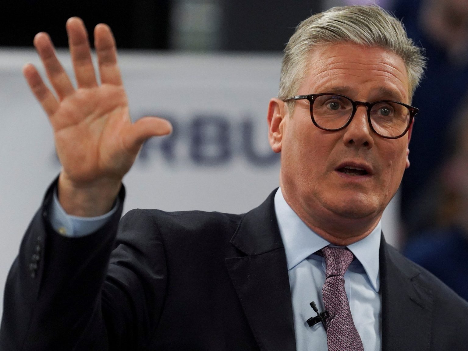 قيود ستارمر تثير عاصفة داخل نظام الرعاية في بريطانيا