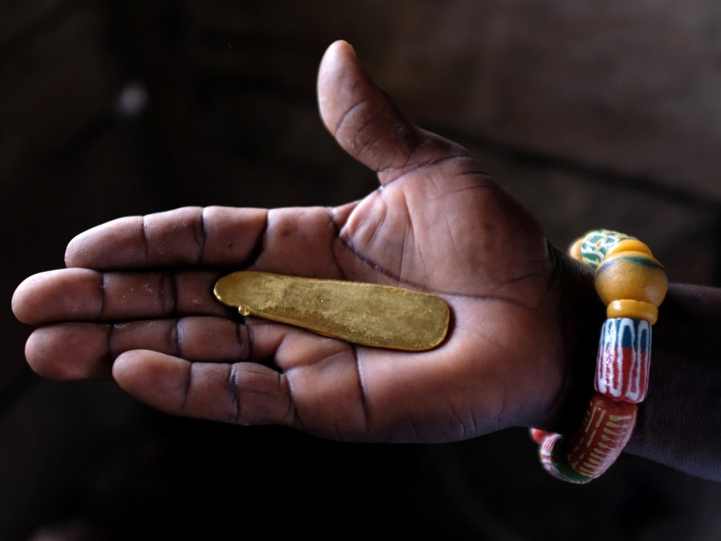 الذهب يلمع في أفريقيا وسط فوضى الاقتصاد العالمي