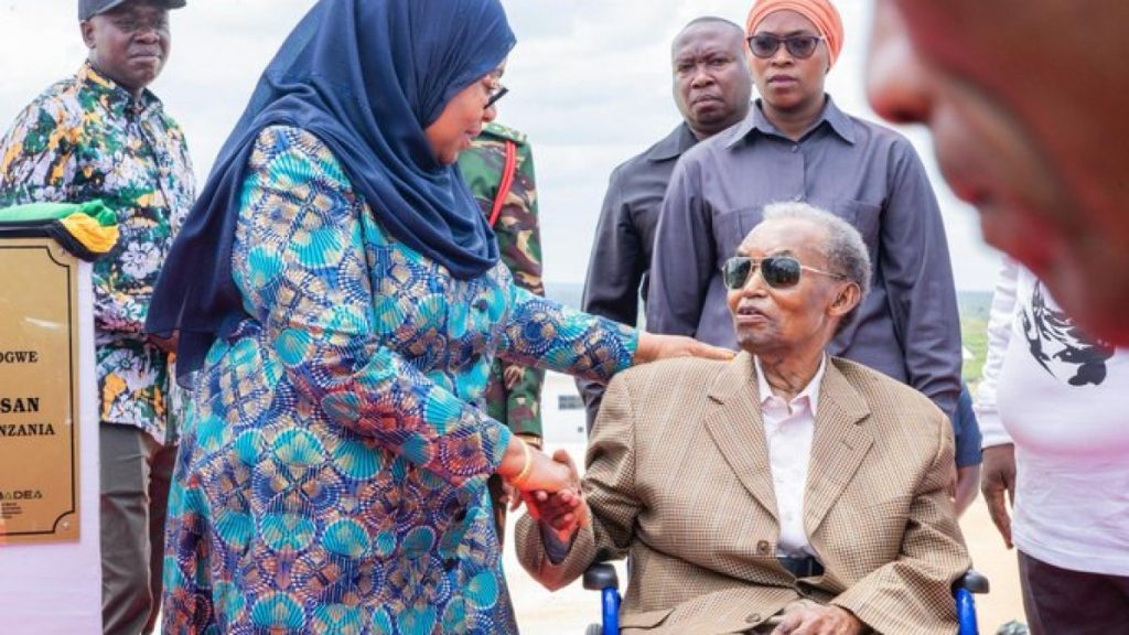 تنزانيا تنعى رئيس وزرائها الأسبق وتعلن الحداد