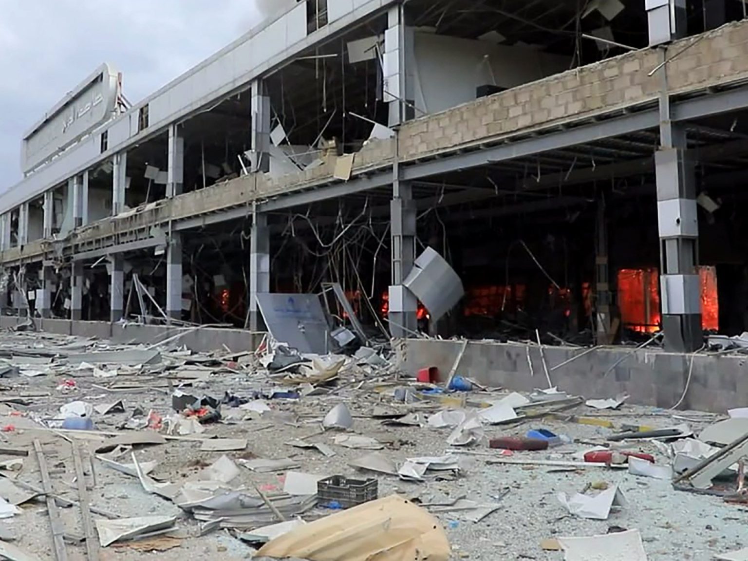 تعليق الرحلات بمطار صنعاء عقب الهجوم الإسرائيلي