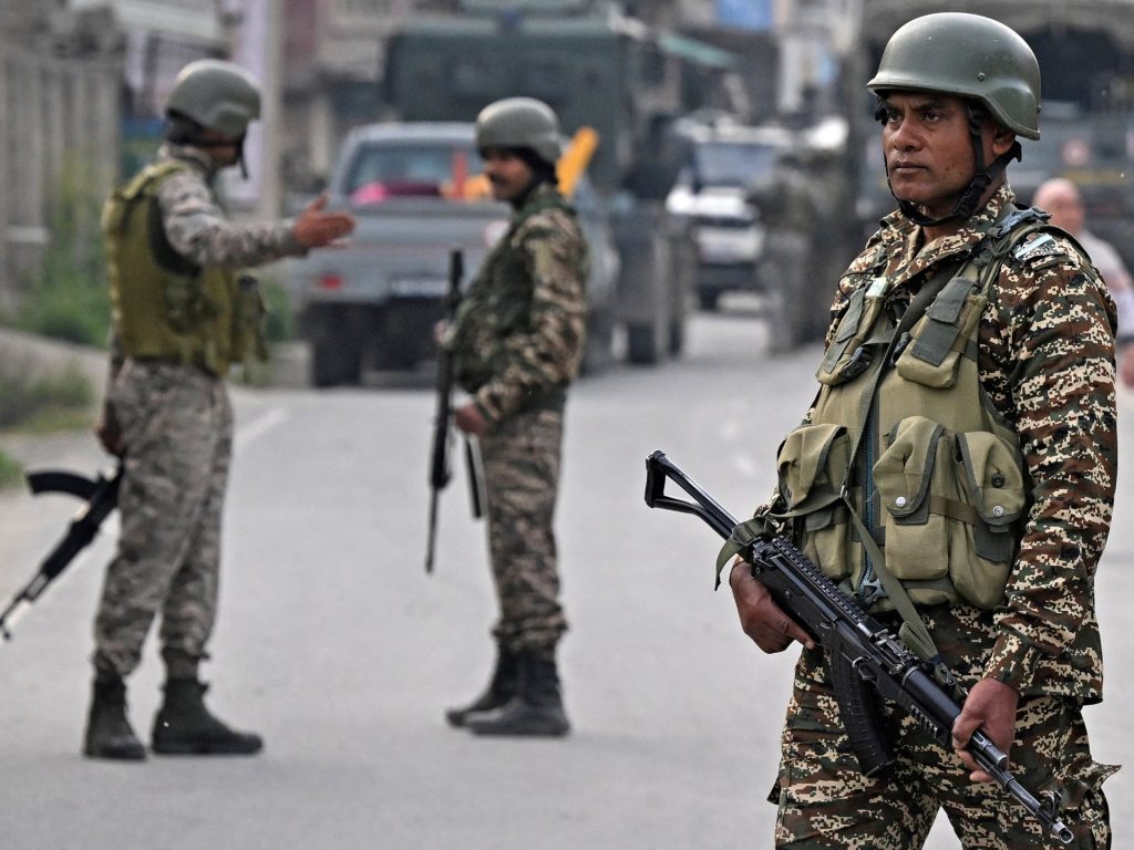 بالصور.. تصعيد جديد يعيد شبح المواجهة بين الهند وباكستان