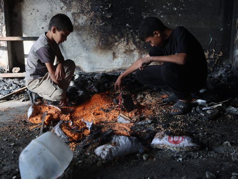 إسرائيل أحرقت النازحين نياما في مجزرة حي الدرج