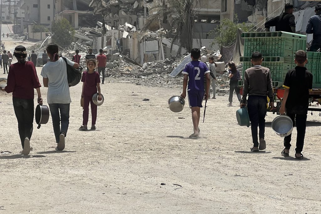 الجوع يفتك بحياة الغزيين واستمرار إغلاق المعابر يعمّق المأساة