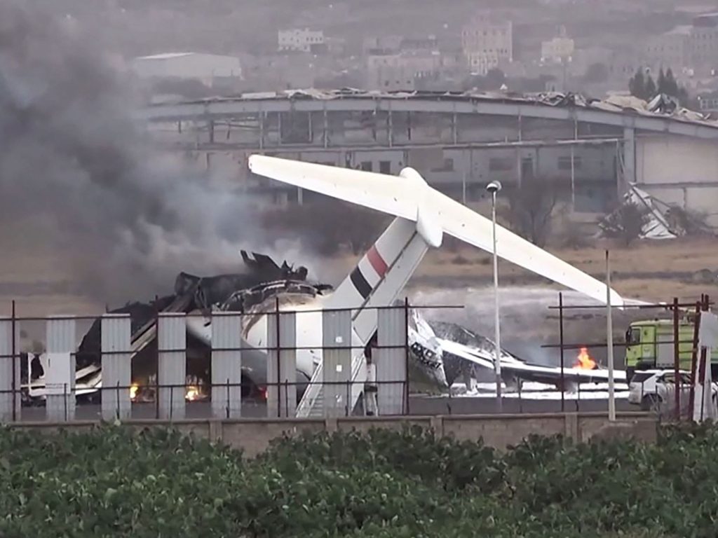 500 مليون دولار خسائر مطار صنعاء جراء القصف الإسرائيلي