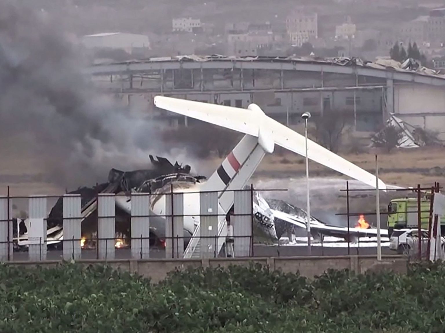 500 مليون دولار خسائر مطار صنعاء جراء القصف الإسرائيلي