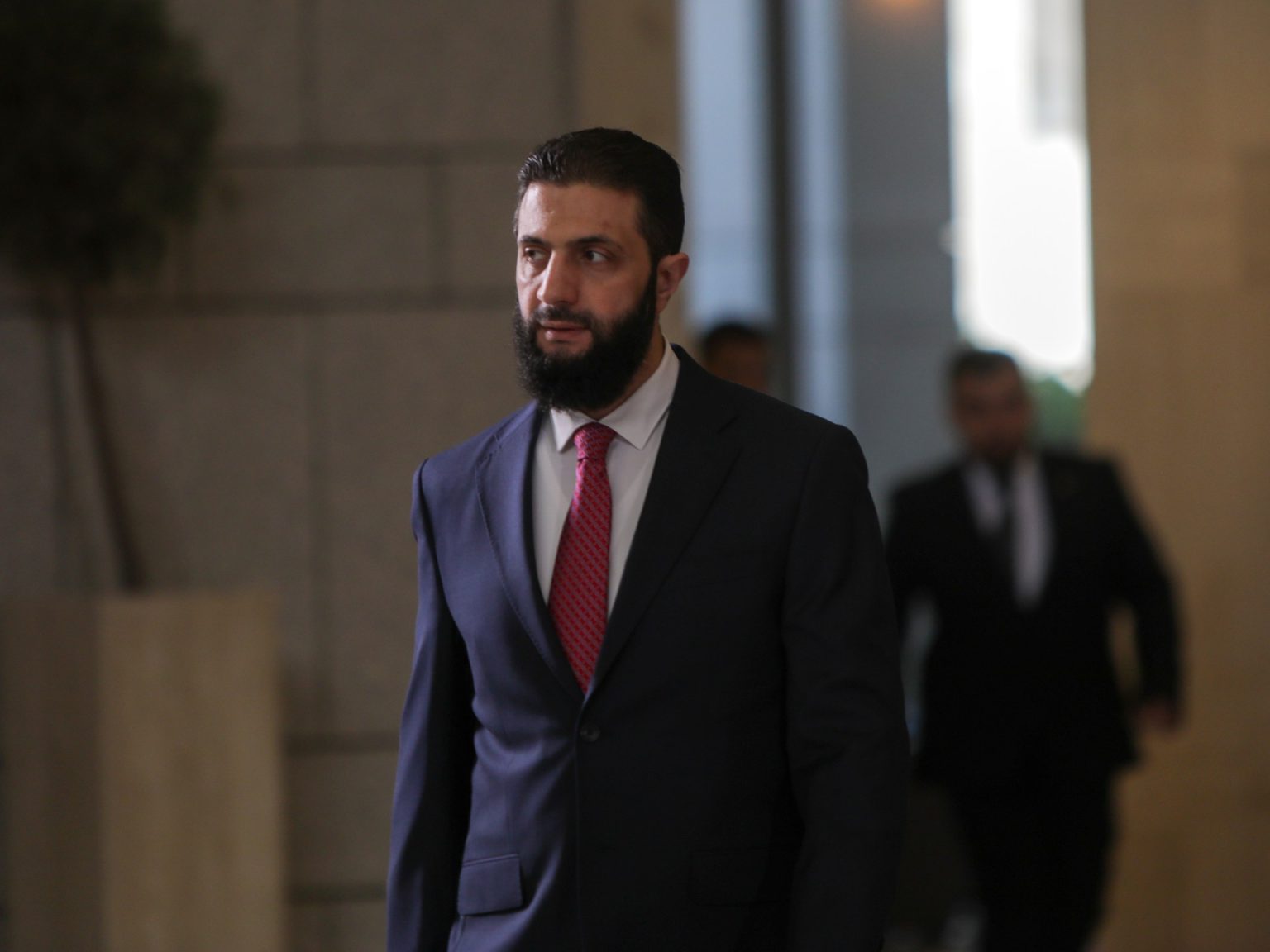 الشرع يبحث في فرنسا اليوم إعادة إعمار سوريا والتعاون الاقتصادي