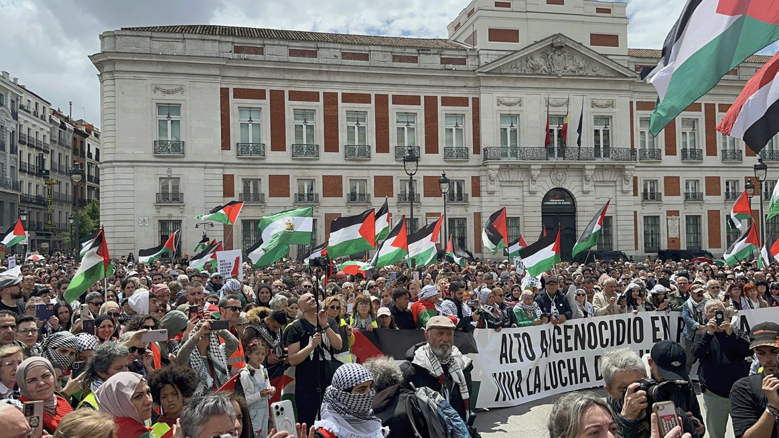 آلاف المتظاهرين الإسبان يناصرون غزة ويُجرِّمون إسرائيل وحلفاءها