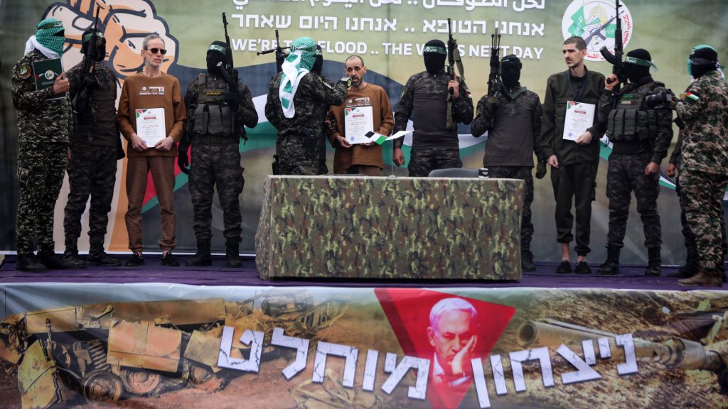 صحافة عالمية: موافقة حماس على الإفراج عن أسير تثير قلق تل أبيب