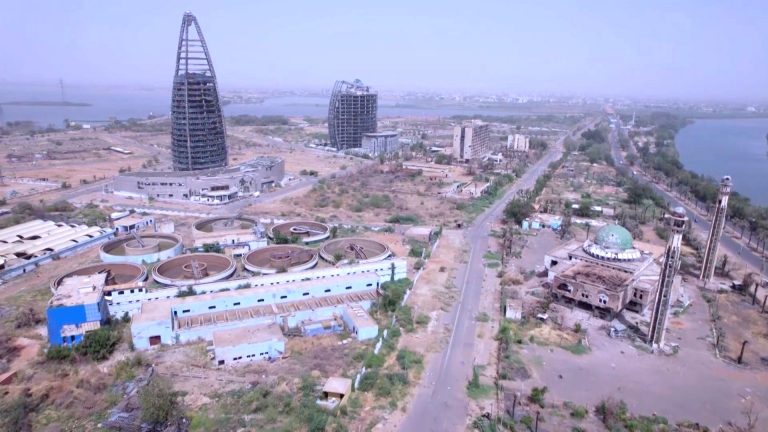 الحرب والمعارك خلال عامين تشوه ملامح العاصمة الخرطوم