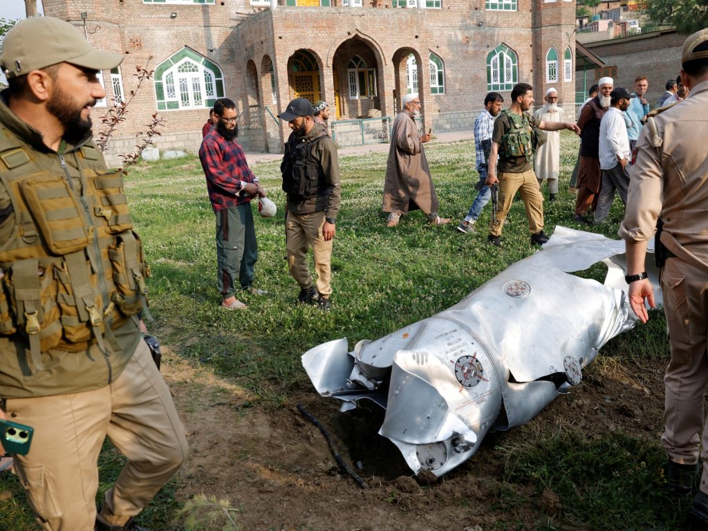 عشرات القتلى والجرحى بقصف متبادل وباكستان تعلن إسقاط 5 مقاتلات هندية