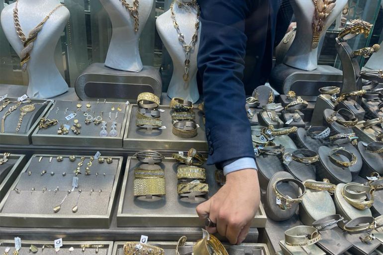 الحكومة المصرية تقرر إعفاء واردات الذهب من الضريبة الجمركية لمواجهة ارتفاع الأسعار (مراسل الجزيرة نت)