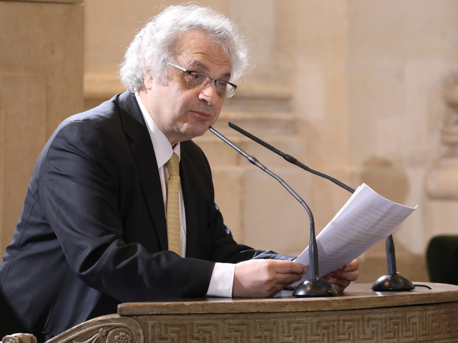 أمين معلوف يدعم تدريس التراث الأدبي المكتوب بلغات الأقاليم الفرنسية