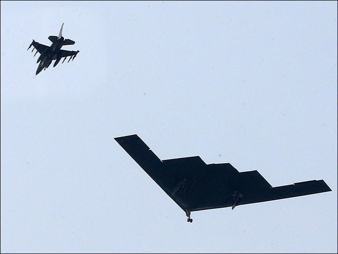 A US B-2 stealth bomber (R) flies over a US air base in Pyeongtaek, south of Seoul, on March 28, 2013 as part of South Korea-US joint military exercise. Two nuclear-capable US B-2 stealth bombers flew what the US military described as "deterrence" missions over South Korea on March 28, in a move sure to further inflame tensions with North Korea. REPUBLIC OF KOREA OUT NO ARCHIVES NO INTERNET RESTRICTED TO SUBSCRIPTION USE AFP PHOTO/YONHAP