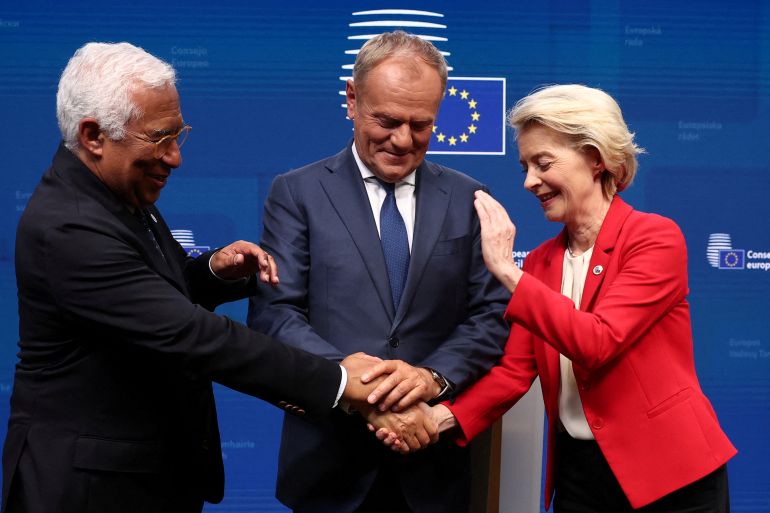 Polish Prime Minister Donald Tusk, European Council President Antonio Costa and European Commission President Ursula von der Leyen place their hands on top of each other following a press conference, on the day of the European Union leaders summit in Brussels, Belgium June 27, 2025. REUTERS/Yves Herman REFILE - CORRECTING DATE FROM "JUNE 26" TO "JUNE 27".