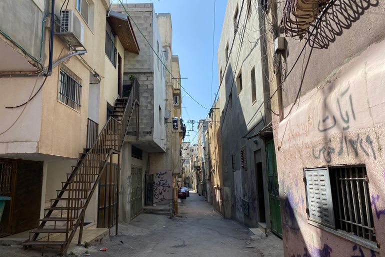 1-أسيل جندي، مخيم الدهيشة، بيت لحم، أزقة المخيم المؤدية لمنزل اللاجئة خضرة رمضان(الجزيرة نت)