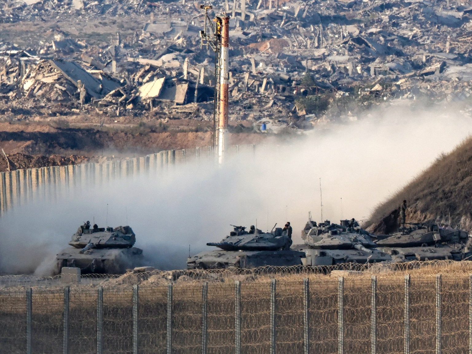 53 شهيدا وقوات الاحتلال تعمق توغلها بمدينة غزة