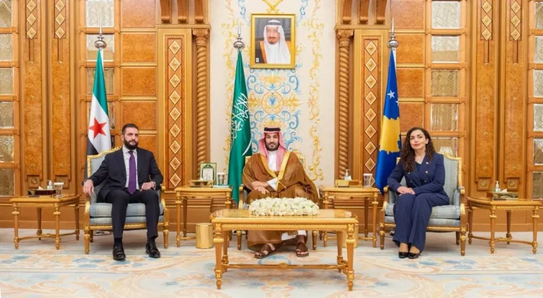 السعودية تُرحِّب باعتراف سوريا بكوسوفو خلال لقاء ثلاثي في الرياض