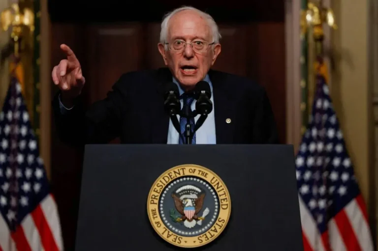 ساندرز يدعو «الكونغرس» إلى التصدي لـ«نزعة ترمب العسكرية»