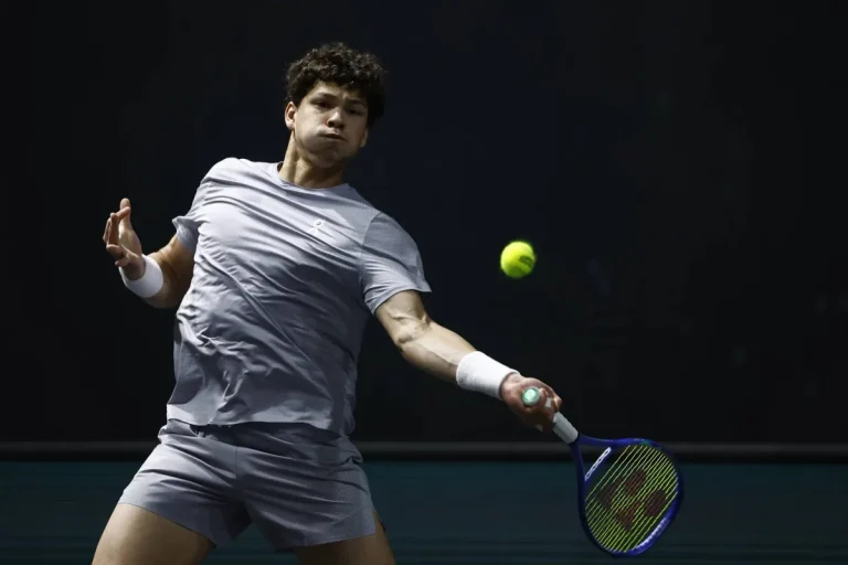 «دورة باريس»: الأميركي شيلتون يهزم الإيطالي كوبولي