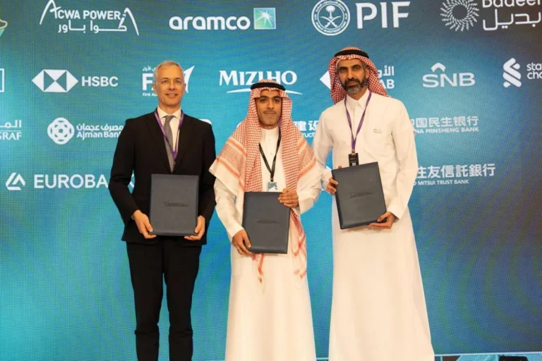 توقيع اتفاقيات لتمويل 5 مشروعات طاقة شمسية في السعودية