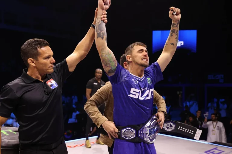 «موسم الرياض»: الأميركي فول سيند ينتزع حزام «باور سلاب»