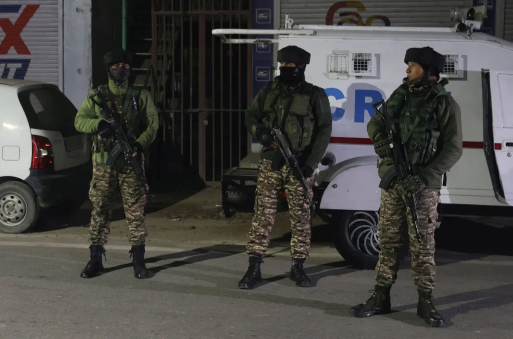 مقتل 7 أشخاص وإصابة 27 في انفجار بمركز شرطة في كشمير الهندية