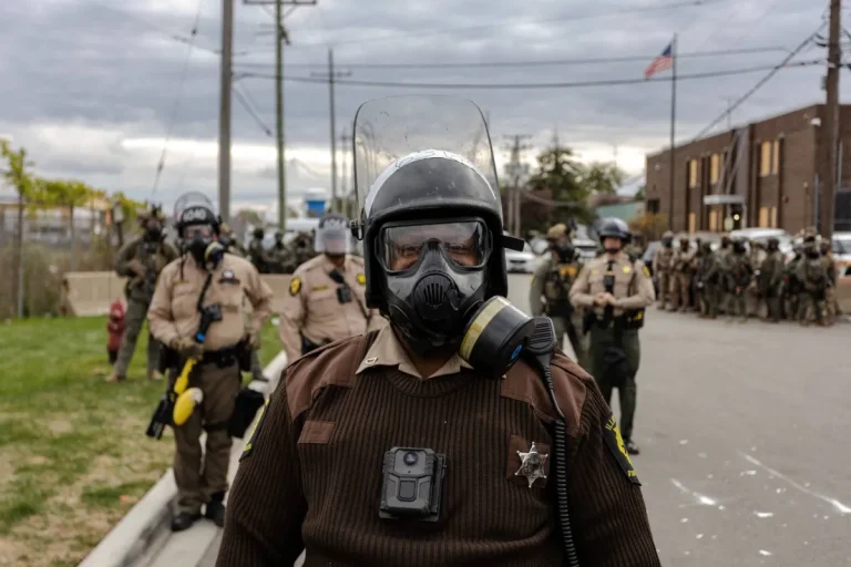 ترمب: مداهمات وكالة الهجرة لملاحقة المهاجرين غير الشرعيين «لم تكن كافية»