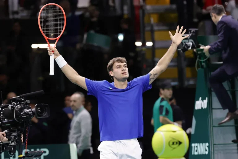 الإيطالي كوبولي إلى نصف نهائي كأس ديفيز