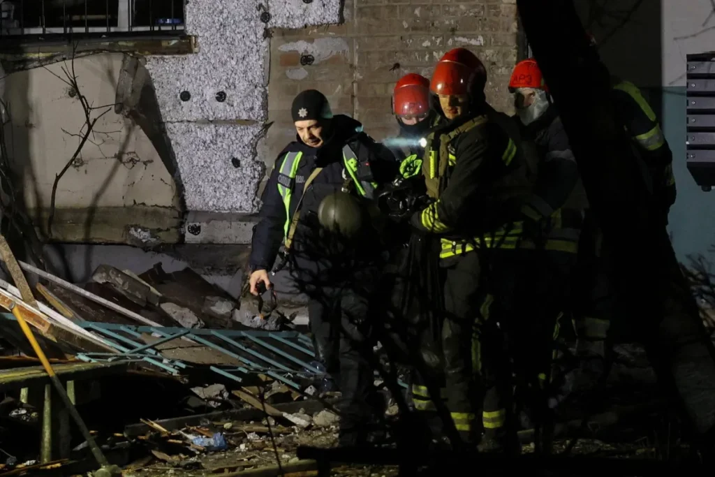 مقتل شخص وإصابة 7 آخرين في هجوم روسي استهدف العاصمة الأوكرانية