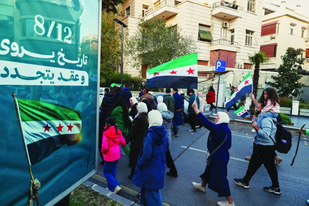 السوريون يحتفون بذكرى عودة سوريا وهروب الأسد