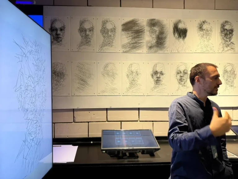 الإيطالي ماركو كونتي يُحوّل رحلته الشخصية إلى فنّ بصري متحرّك بالرياض