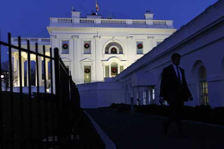 ترمب يواجه دعوى قضائية بسبب مشروع قاعة الاحتفالات في البيت الأبيض